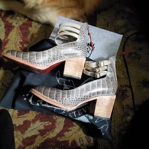 Freebird RANDI Stone color- beige ankle straps. (Croc pattern, taupe)